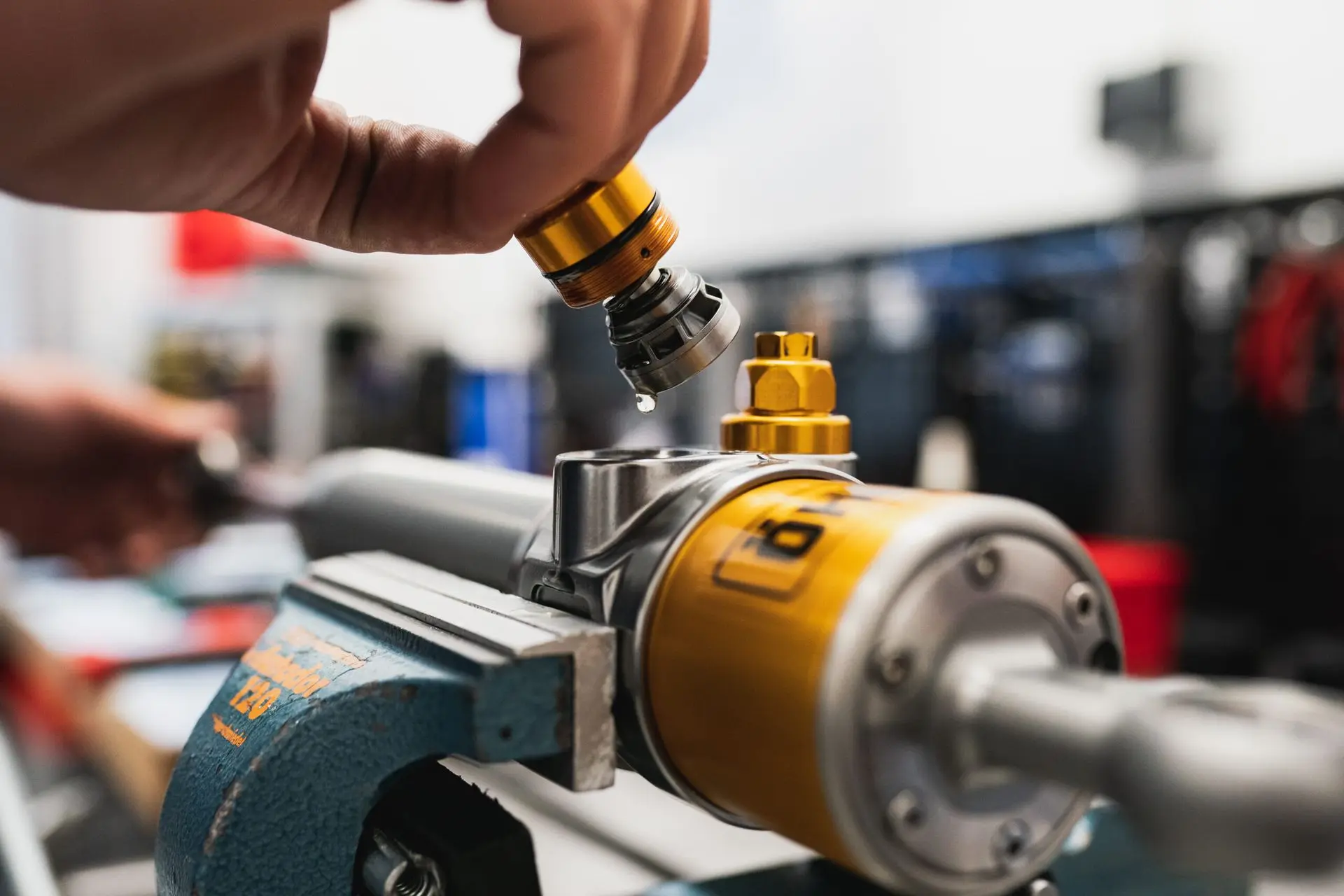 ohlins ttx damper servicing deutschland